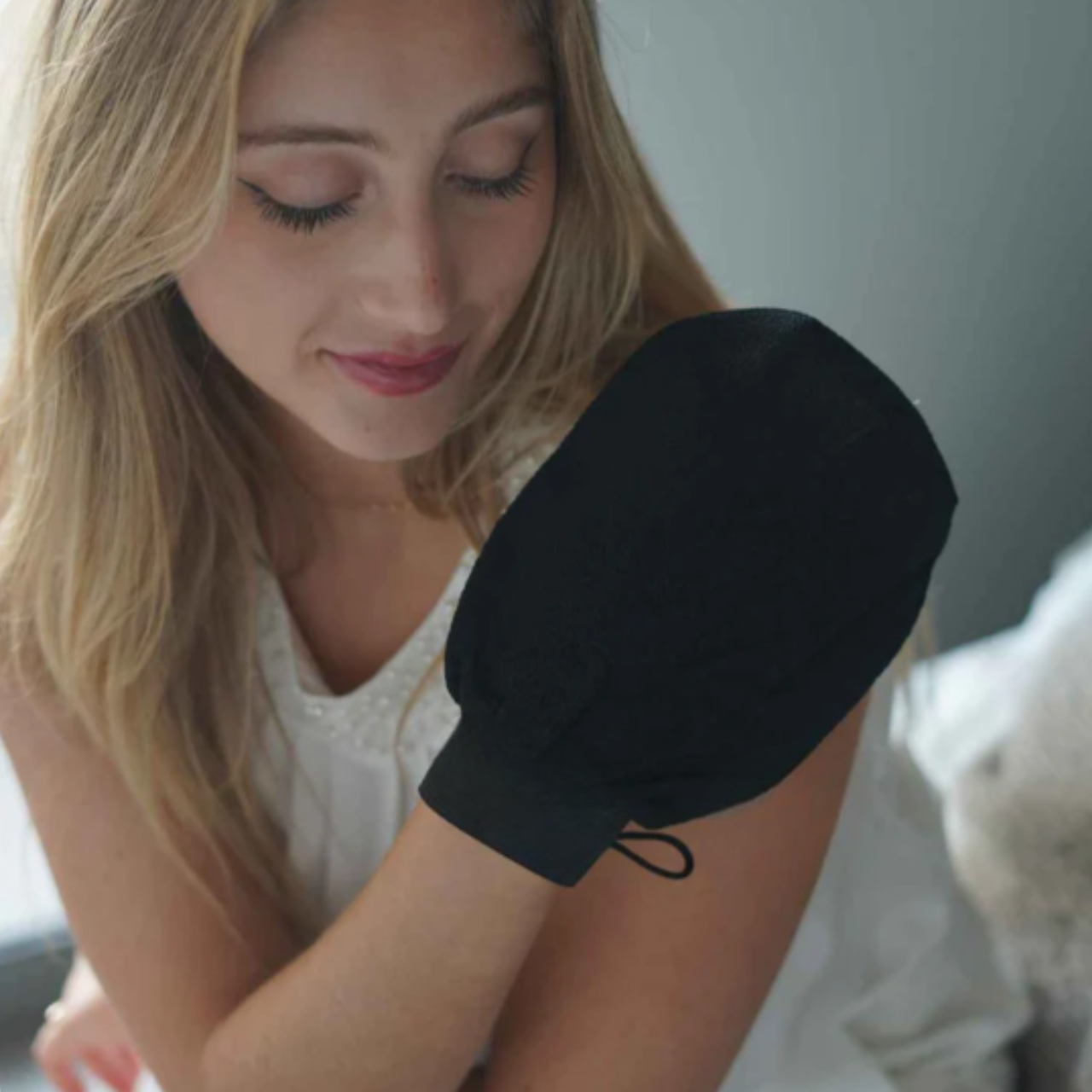 כפפת פילינג  HIGLOW לעור זוהר וחלק